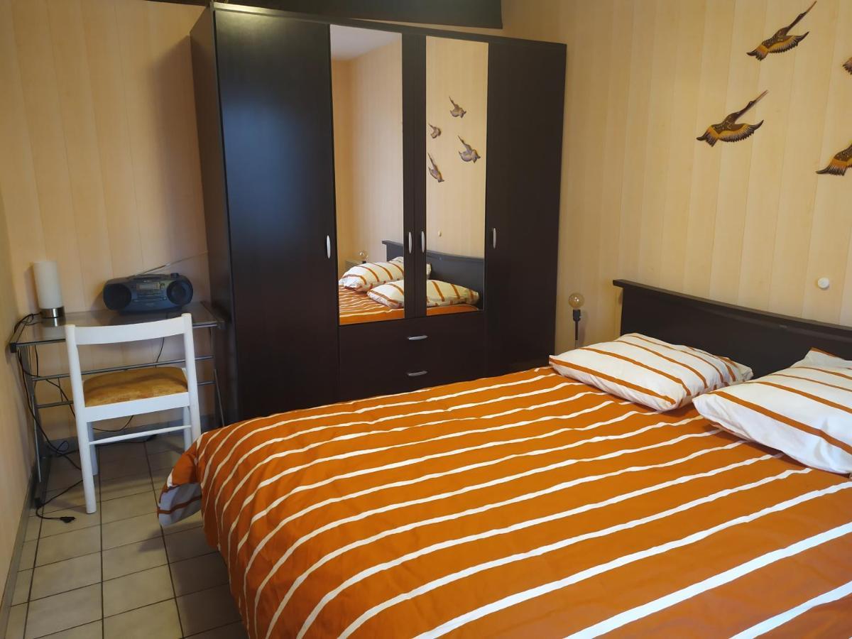 Апартаменти Chez Fabienne T1 Le Breuil-sur-Couze Екстер'єр фото